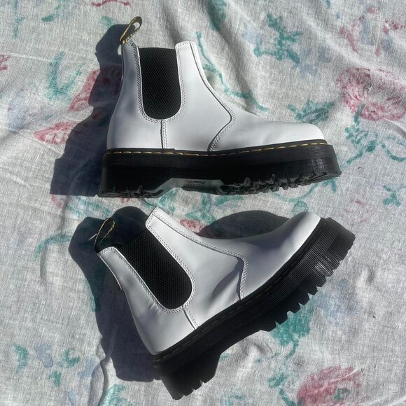 white platform chelsea boot dr. martens - Picture 1 of 1